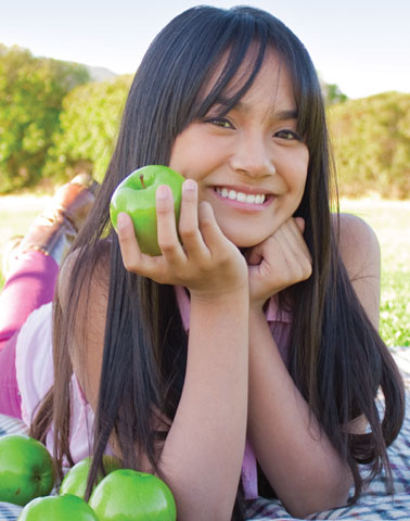 girl with apple